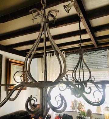 Mooie nostalgische metalen hangkandelaren  beschikbaar voor biedingen
