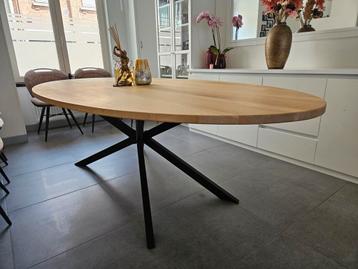 Ovalen eettafel eik - zwart matrix metaal Sarah Mo  beschikbaar voor biedingen