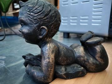 Babybeeldje beschikbaar voor biedingen