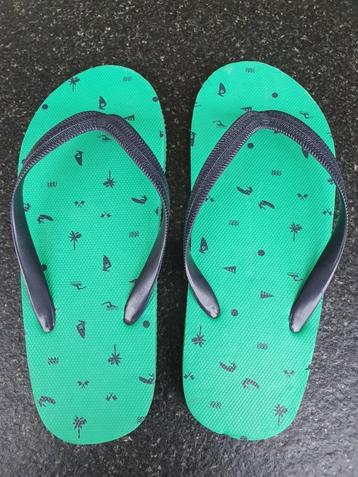 Groene teenslippers