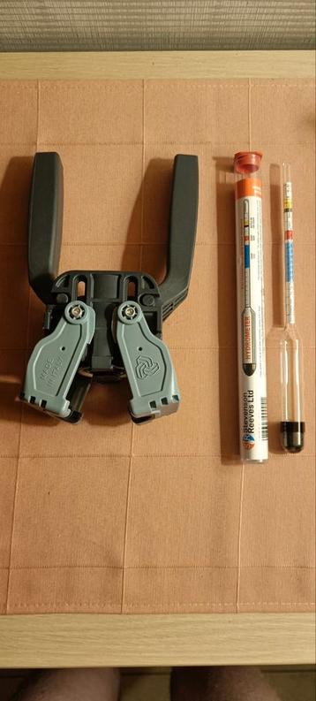 Kroonkurkapparaat (Capper) + Hydrometer beschikbaar voor biedingen