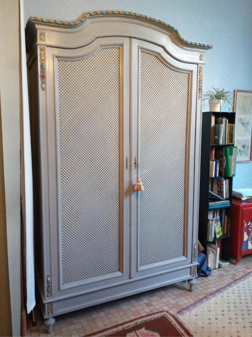 Spacieuse garde-robe Louis XVI - Acajou sculpté, Huis en Inrichting, Kasten | Kleerkasten, Ophalen