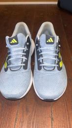 Adidas sportschoenen maar 3 keer gedragen maat 43, Ophalen of Verzenden, Zo goed als nieuw