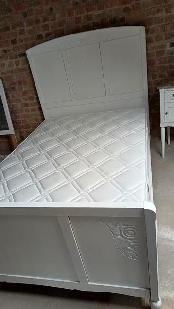 Bed  beschikbaar voor biedingen