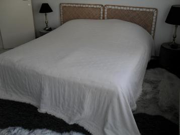Grote bedsprei beschikbaar voor biedingen