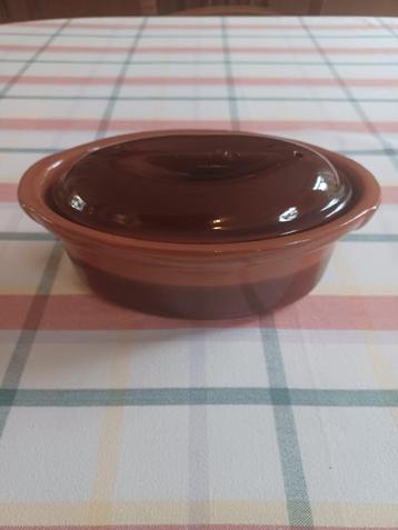 Geglazuurde keramische terrine beschikbaar voor biedingen