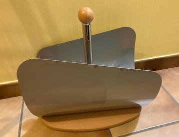 Metalen Krantenbak met knop in beuk beschikbaar voor biedingen