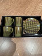 Set van 4 kopjes en ondertassen - Pomax, Huis en Inrichting, Ophalen of Verzenden, Nieuw, Aardewerk, Kop(pen) en/of Schotel(s)