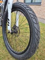 Elektriciteit fiets te koop nieuwe banden ., Fietsen en Brommers, Ophalen