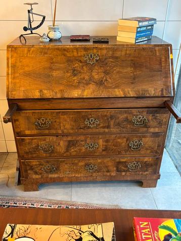 Barok  Engelse secretaire noten gefineerd. (breda) beschikbaar voor biedingen