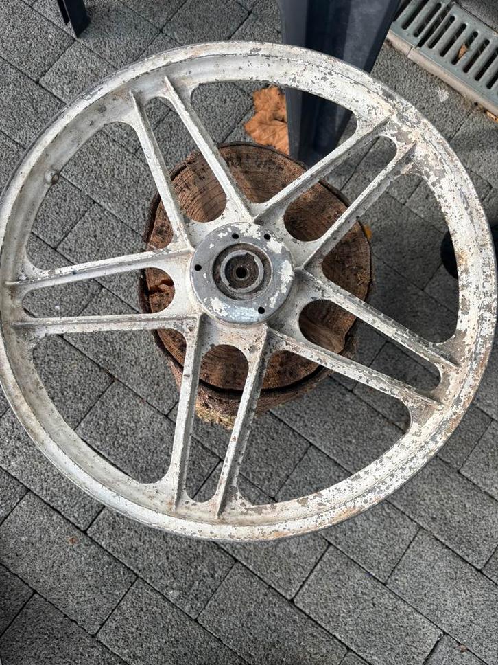 jante avant honda camino pour resto ou deco, Vélos & Vélomoteurs, Pièces de cyclomoteur | Oldtimers & Ancêtres, Utilisé, Envoi