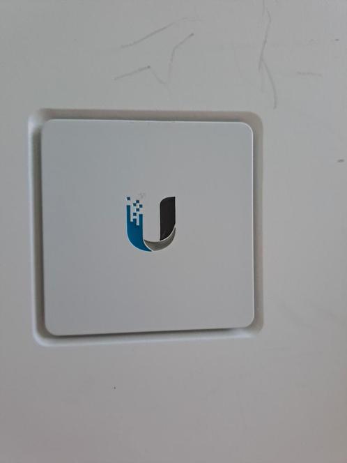 Ubiquity Unified Secure Gateway, Computers en Software, Routers en Modems, Zo goed als nieuw, Router, Ophalen of Verzenden