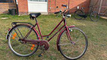 Damens fiets beschikbaar voor biedingen