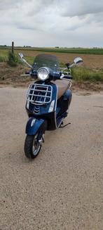 Vespa primavera 50cc, Fietsen en Brommers, Ophalen, Zo goed als nieuw