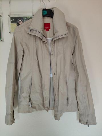 Stijlvolle dameswindjack ESPRIT in een universele beige kleu beschikbaar voor biedingen