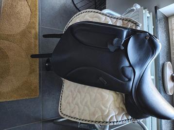Selle dressage s beschikbaar voor biedingen