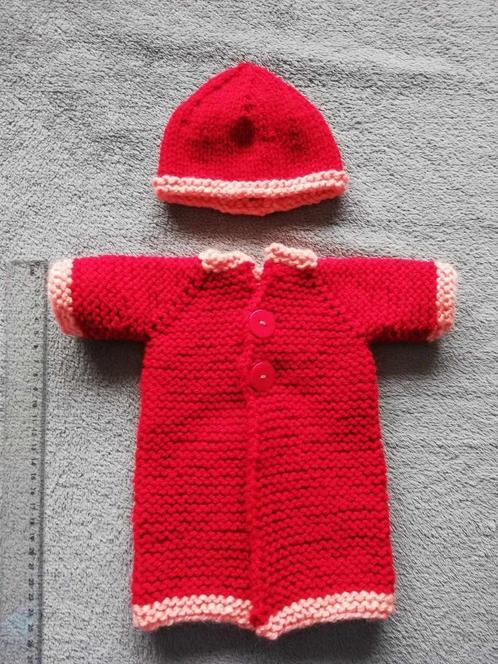 Poppenjasas en muts in rood/oranje, nieuw op stap, Kinderen en Baby's, Speelgoed | Poppen, Nieuw, Babypop, Ophalen of Verzenden