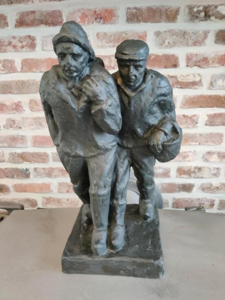 Statue vintage en plâtre 2 hommes en vieux vêtements, Antiquités & Art, Art | Sculptures & Bois, Enlèvement ou Envoi