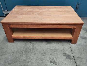 Teak salontafel beschikbaar voor biedingen