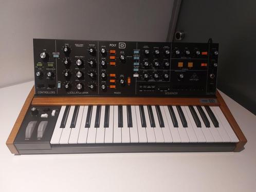 Behringer Poly D (w/ Flight Case & Dust Cover), Muziek en Instrumenten, Synthesizers, Zo goed als nieuw, Met koffer of flightcase