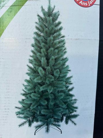 Mooie Kerstboom Kunst, 210 cm met versiering beschikbaar voor biedingen