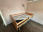Elektrische Zorgbed voor mensen met een beperkinh, Huis en Inrichting, Slaapkamer | Bedden, Ophalen, Zo goed als nieuw, Bruin