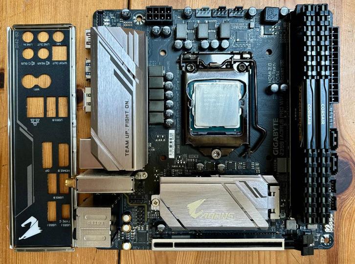 Gigabyte mobo + intel 9600k + 16GB ram, Computers en Software, Moederborden, Zo goed als nieuw, Intel, DDR4, Ophalen