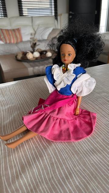 6 Poppen Barbie en Simba en kledij en skilatten - 15 € beschikbaar voor biedingen