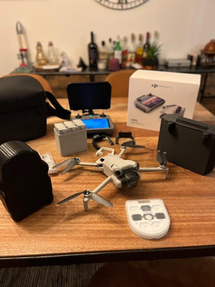 Dji mini 4 pro fly more combo met RC2 controller., Audio, Tv en Foto, Drones, Zo goed als nieuw, Drone met camera, Ophalen of Verzenden