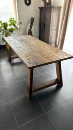 Très vieux table en bois très lourd