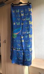 Blauwe zijden pareo/sjaal Thailand, Kleding | Dames, Ophalen of Verzenden, Zo goed als nieuw, Blauw, Overige typen