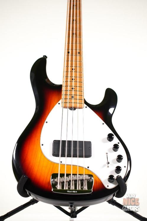 Ernie Ball Music Man Stingray 5 piezo, Muziek en Instrumenten, Snaarinstrumenten | Gitaren | Bas, Zo goed als nieuw, Elektrisch