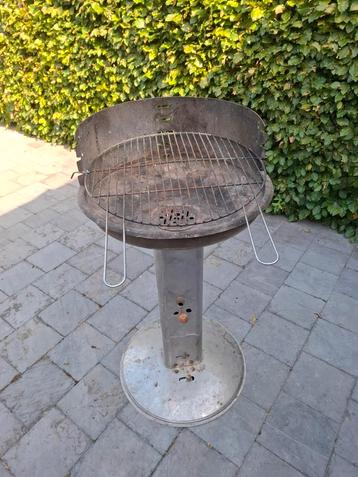 BBQ met rooster beschikbaar voor biedingen