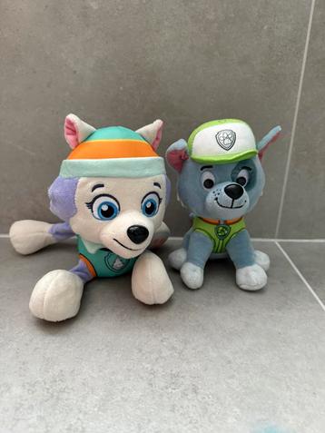 2 knuffels Paw Patrol Rocky en Everest beschikbaar voor biedingen
