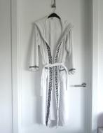 Witte badjas met kap en zwart Grieks sleutelpatroon, Enlèvement ou Envoi, Noir, Peignoir