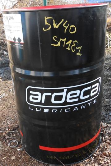 leeg ijzeren olievat 210 liter beschikbaar voor biedingen