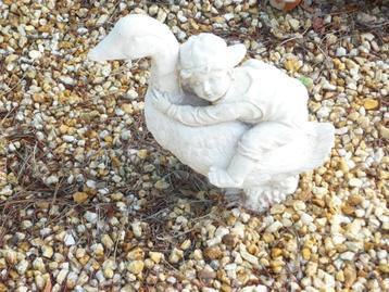 Tuinbeeld "gans met jongetje op rug" in zeer goede staat! beschikbaar voor biedingen