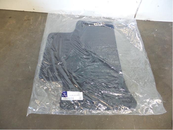 Kit tapis d'un Mercedes B-Klasse (B-Klasse 11-), Autos : Pièces & Accessoires, Habitacle & Garnissage, Neuf, 3 mois de garantie