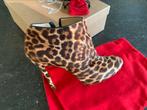 Louboutin Belle 100 Pony Leopard maat 40, Kleding | Dames, Schoenen, Ophalen of Verzenden