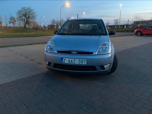 Ford Fiesta 72xxx km (essence, climatisation), Autos, Ford, Entreprise, Achat, Fiësta, ABS, Airbags, Vitres électriques, Radio