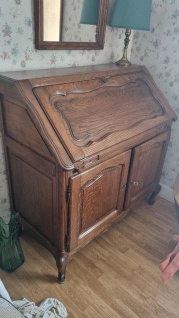 Secretaressekabinet van massief hout beschikbaar voor biedingen