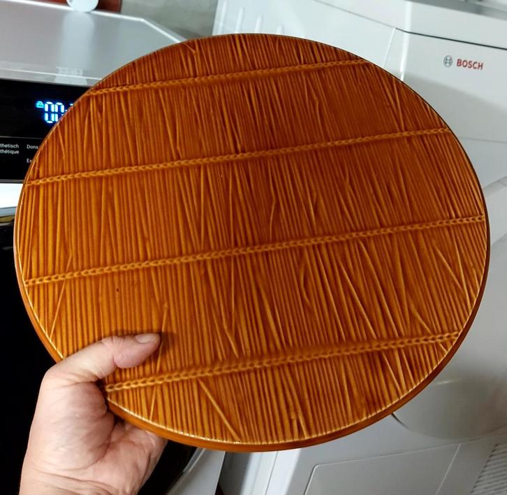 Assiette à fromages, plat à charcuterie en céramique ocre, Antiquités & Art, Antiquités | Céramique & Poterie, Enlèvement ou Envoi