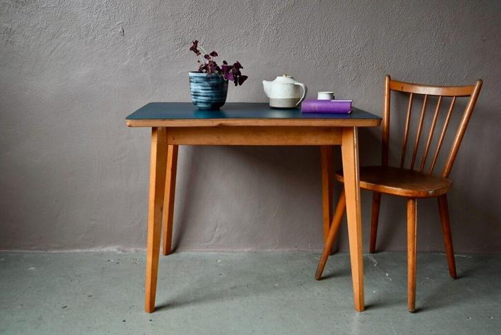 Petite table vintage aux pieds compas et au plateau bleu, Antiek en Kunst, Antiek | Meubels | Tafels, Ophalen
