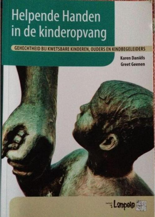 boek Helpende handen in de kinderopvang, Boeken, Studieboeken en Cursussen, Zo goed als nieuw, Hogeschool, Ophalen of Verzenden