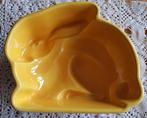 Geel puddingvormpje haas /konijn, leuk voor PASEN, Gebruikt, Ophalen of Verzenden