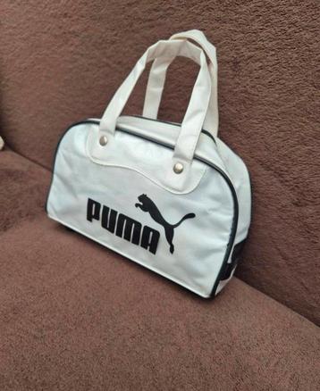 Wit en zwart mini Puma handtas in prima staat  beschikbaar voor biedingen