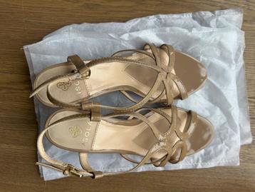 Sandales compensées beige taille 37,5 beschikbaar voor biedingen