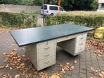 Vintage metalen industriële bureau, Huis en Inrichting, Ophalen, Gebruikt, Bureau