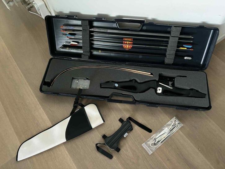 Geological (Decathlon) 70"/22lbs rechtshandig boog, Sport en Fitness, Handboogschieten, Zo goed als nieuw, Recurveboog, Ophalen