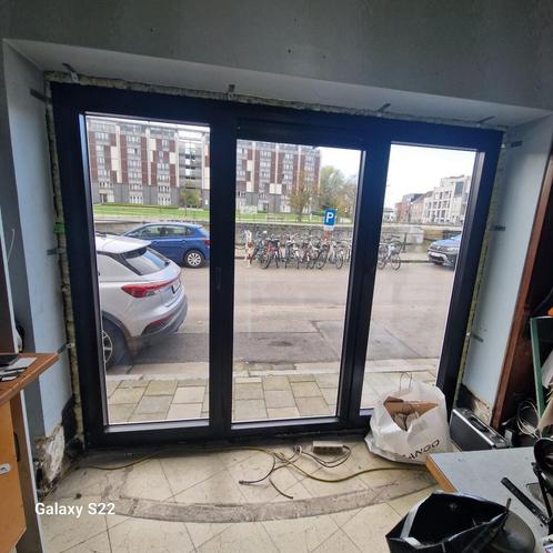 Te Koop: Nieuw Aluminium Raam met Driedelige Indeling, Doe-het-zelf en Bouw, Glas en Ramen, Zo goed als nieuw, Gevelraam of Ruit